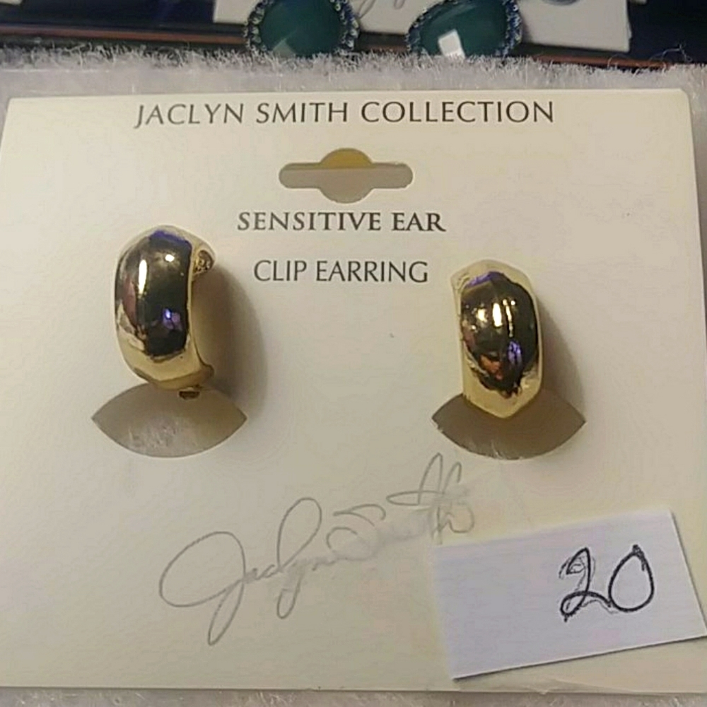 Jaclyn Smith  Small Thick Hoop Clip Earrings Sensitive Ears. NEW